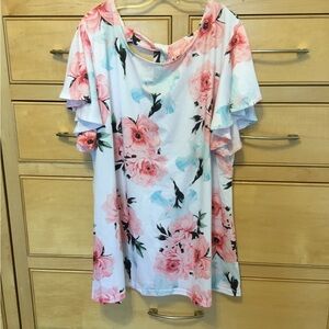 Hawaiian print top XXL Short flutter sleeves tie @ back neck line print floral